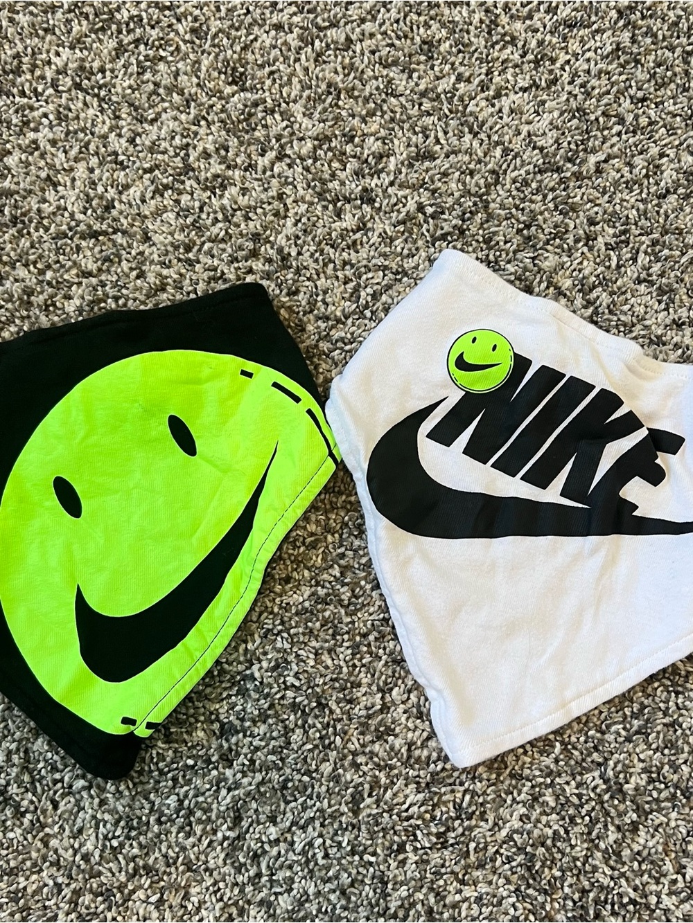 Nike Baby Bibs Set - Neon Green & White Smiley